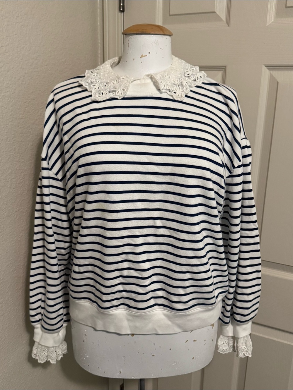 J.CREW French Terry Sweatshirt with Lace Trim Size Large L Summer Beach Cozy
